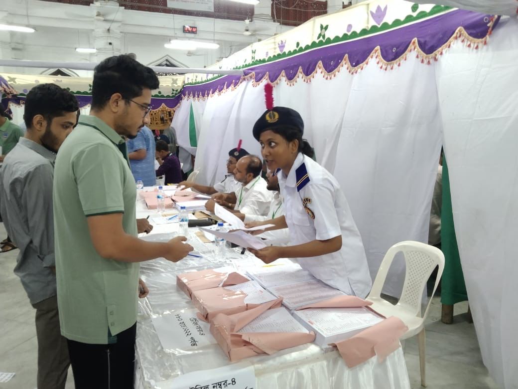A student confirming his voter information with polling center volunteers during the 38th Dhaka University Central Students' Union (DUCSU) election on Tuesday, September 9, 2025. Photo: Ali Hossain Mintu 